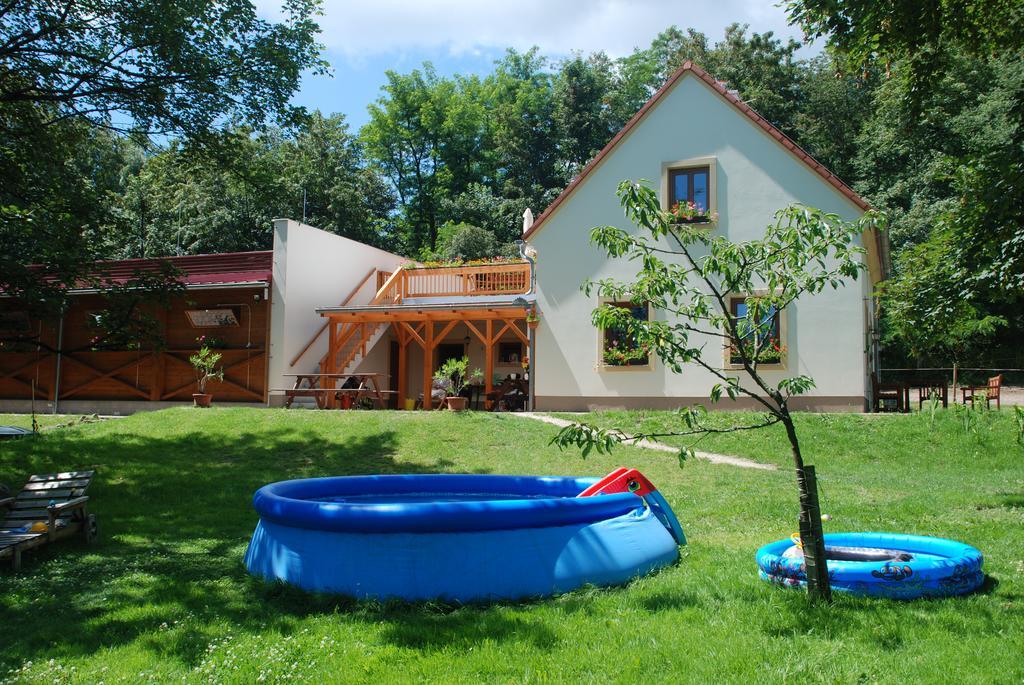 Penzion Staj Návary Kültér fotó